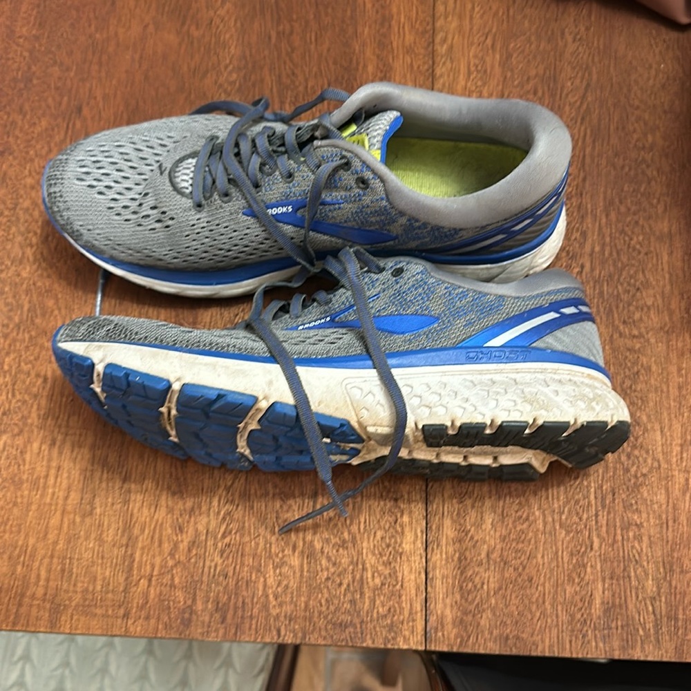 Brooks ghost 11 size 8.5